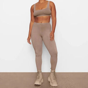 SKIMS Outdoor Leggings in Desert Tan High Rise Smoothing Breathable Medium NEW